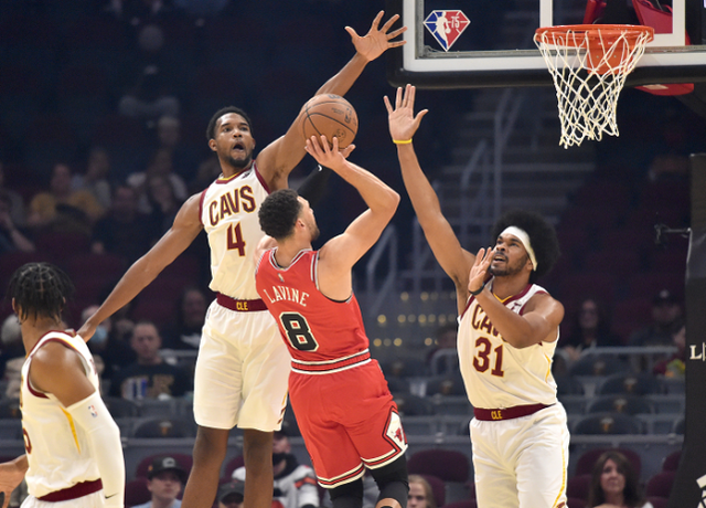  马尔卡宁28分骑士大胜活塞豪取五连胜  