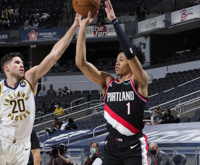  努尔基奇制霸内线开拓者双加时险胜快船保留季后赛希望