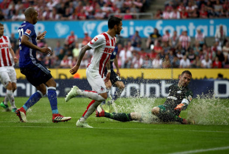  利兹联狂攻未果憾平，保级之路荆棘密布  